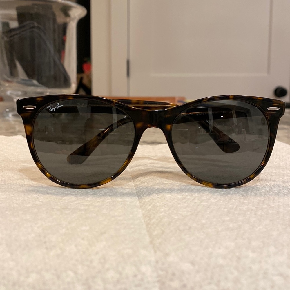 Ray Ban Wayfarer II (RB 2185). Worn a few times. Glass lenses. Good used cond.